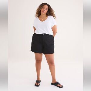 NWT DC Jeans Black Jean Shorts with Pockets from Penn, Size 14